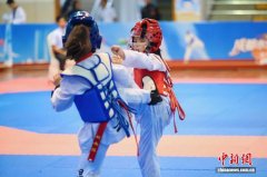 成都近千名跆拳道少年同场竞技 “运动过节”成新时尚